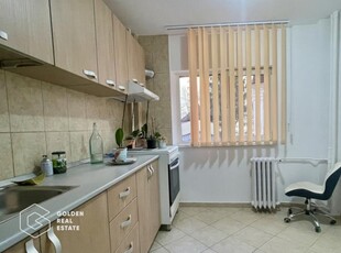 Apartament 3 camere si 2 bai, decomandat - ideal pentru birouri sau locuit