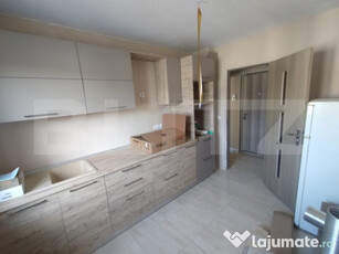 Apartament 3 camere,2 bai,balcon,60mp,semidecomandat,renovat