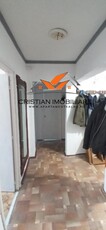 Apartament 4 camere decomandat, 2 bai, foste proprietati, cu garaj in bloc, Cetate !