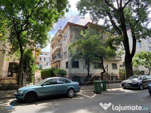 Apartament cu 3 camere în vilă, de închiriat, în zona...