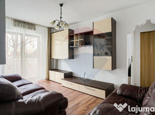 Apartament cu 4 camere de vânzare în zona Lebada