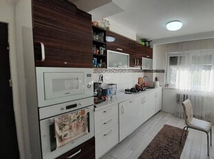 Apartament cu 4 camere, decomandat, suprafata utila 77 mp, Iosia-Nord