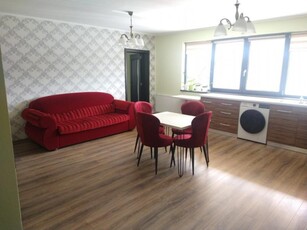 Apartament de 3 camere, 70 mp., parcare, zona Eroilor