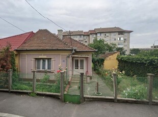 Casa cu 2 camere + teren cu o suprafata de 403 mp - pentru investitie, Rogerius