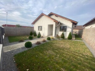 Casa cu 3 camere, suprafata utila 70 mp + Teren suprafata 393 mp, Biharia