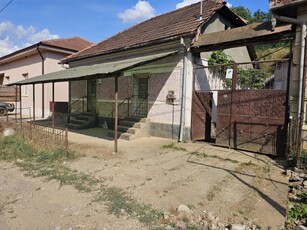 Casa de vacanta cu 4 camere +teren suprafata 2.043 mp, Calugari, Bihor