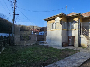 Casa de vanzare, 1392 mp de teren, zona-Visinesti