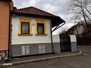 Casa cu garaj centrul vechi str. Avram Iancu