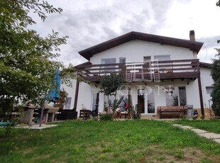 Casa P+1 cu 6 camere, decomandata, suprafata utila 220 mp, Paleu