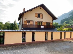 Casa Pietreni, jud. Valcea de vanzare vila pretabila pensiun