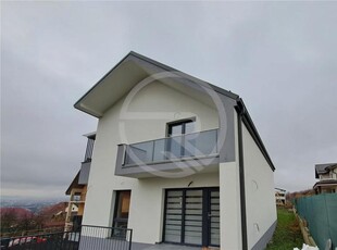 Casa tip duplex, 170 mp utili, situata in cartierul Dambul Rotund!