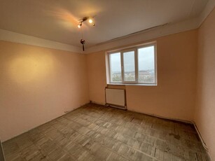 De vanzare apartament cu 3 camere decomandat, zona Liceului Mihai Eminescu