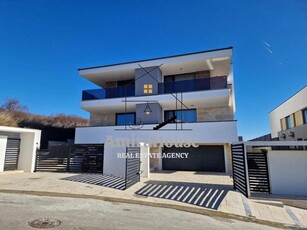 Duplex spectaculos cu garaj, teren 360 mp, camere spatioase, terasa panoramica