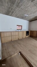 Aparment cu 3 camere decomandat de vanzare in Cetate etaj 1 zona Sub