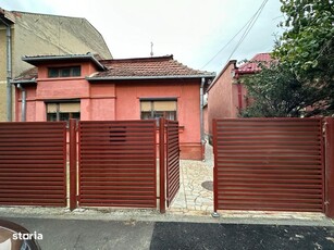 Ofer spre vanzare Casa cu 3 camere in zona Titulescu