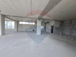 Spatiu comercial de 198.51mp de vanzare in zona Valea Rosie