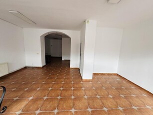 Spatiu comercial, 65 MP, Zona Fac. Litere