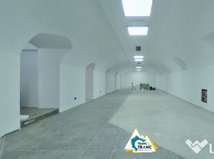 Spatiu comercial renovat in 2024 de 200 mp la Boul Rosu