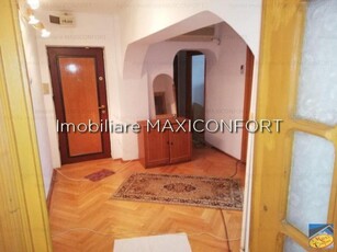 Vanzare apartament 3 camere, zona Central (ID: X1B7000D4)