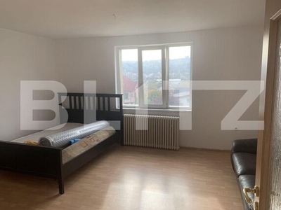 Apartament 2 camere la casa , 64 mp, curte 500mp, parcare , zona strazii Corneliu Coposu