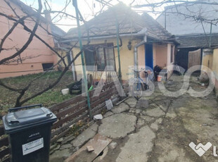 Casa veche cu 3 camere de vanzare in Sebes zona centrala