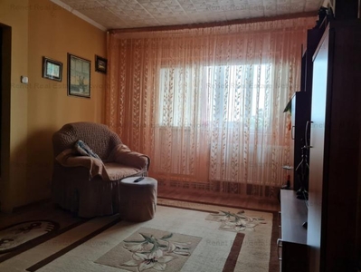 Apartament 4 camere, centrala proprie