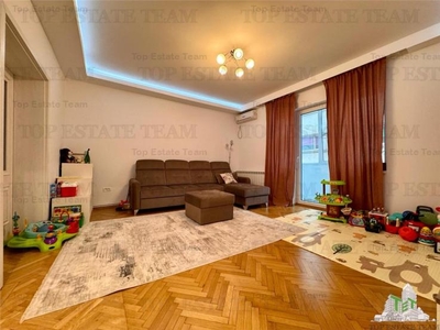 Apartament de vanzare, 3 camere, Unirii, spatios