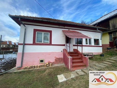 Casa cu 2 corpuri - 121 mp ,teren 1600 mp com Mioarele ,sat Suslanesti, Pret 45.000 euro neg