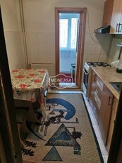 Apartament 2 caamere, zona Capat 1-scoala 17, etaj 3