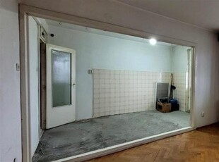 Apartament aparte cu 2 camere+mansarda, de renovat, Oradea, Cartier Iosia