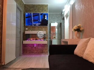 Apartament cu 3 camere, semidecomandat, in Cantemir, Str. Decebal. Mobilat si utilat la 110000 euro.