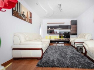 Apartament cu 4 camere, zona Scoala 8