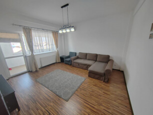 Apartament foarte spatios cu loc de parcare