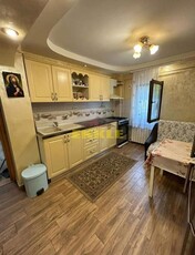 De vanzare apartament cu 2 camere semidecomandat, zona Stadion.