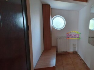 Vand apartament in vila cu 3 camere, in zona Popa Nan.