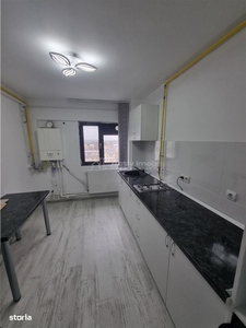 Apartament 4 camere renovat str Bucuresti langa Piata