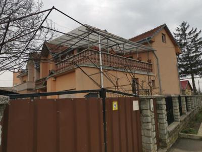 Casa cu etaj zona Manastirii Popauti