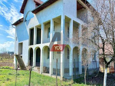 Casa in Ineu 10 camere pretabil pensiune,gradinita,azil sau locuinta 2 familii 110000 euro
