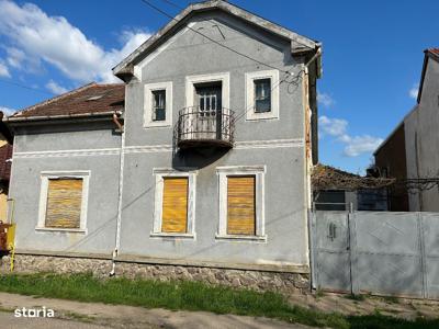 Vand(inchiriez) casa mare in Parneava.st.1.200 mp,P+1