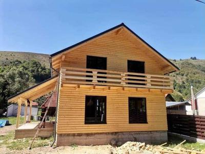 Casa si Cabana stil A din lemn