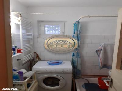 Apartament cu 3 Camere, Decomandat, Geam la baie, Zona Episcopia