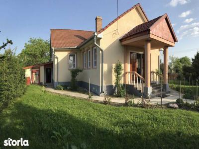 Vând casă în Acâș județul Satu Mare 136mp și teren 710mp