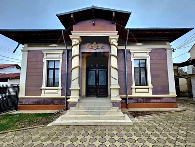 Casavila 10 camere vanzare in Prahova, Ploiesti, Central