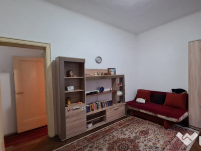 2 apartamente in vila metrou Sincai