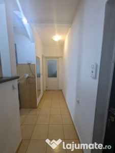 Apartament 2 camere semidecomandat, la mansarda