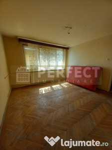 Apartament 3 camere, et 5/8 Bdul Republicii - 62990 euro