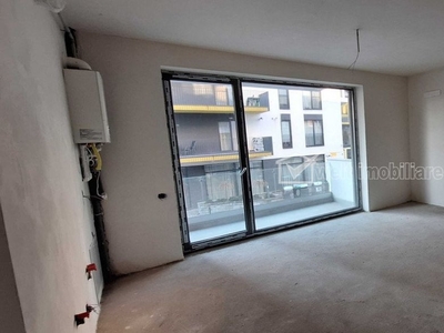 Apartament cu 2 camere, foarte spatios, 3 balcoane zona semicentrala Cluj-Napoca