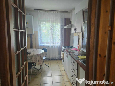 Apartament de 3 camere zona CIUCAS