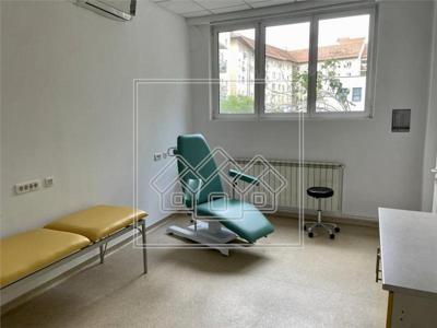 Spatiu comercial de inchiriat in Sibiu - 4 camere - zona Centrala