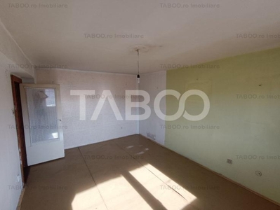 Apartament 3 camere 2 bai 64 mp utili etaj 2 balcon parcare Alba Iulia